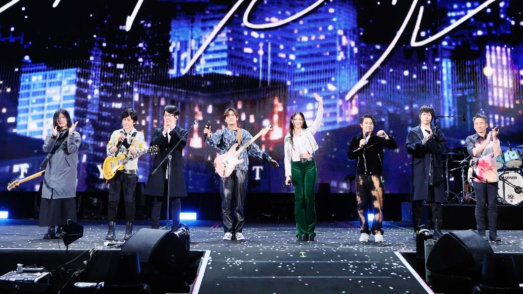 五月天昨晚在上海開唱，邀來師弟妹告五人擔任嘉賓。（圖／相信音樂提供）