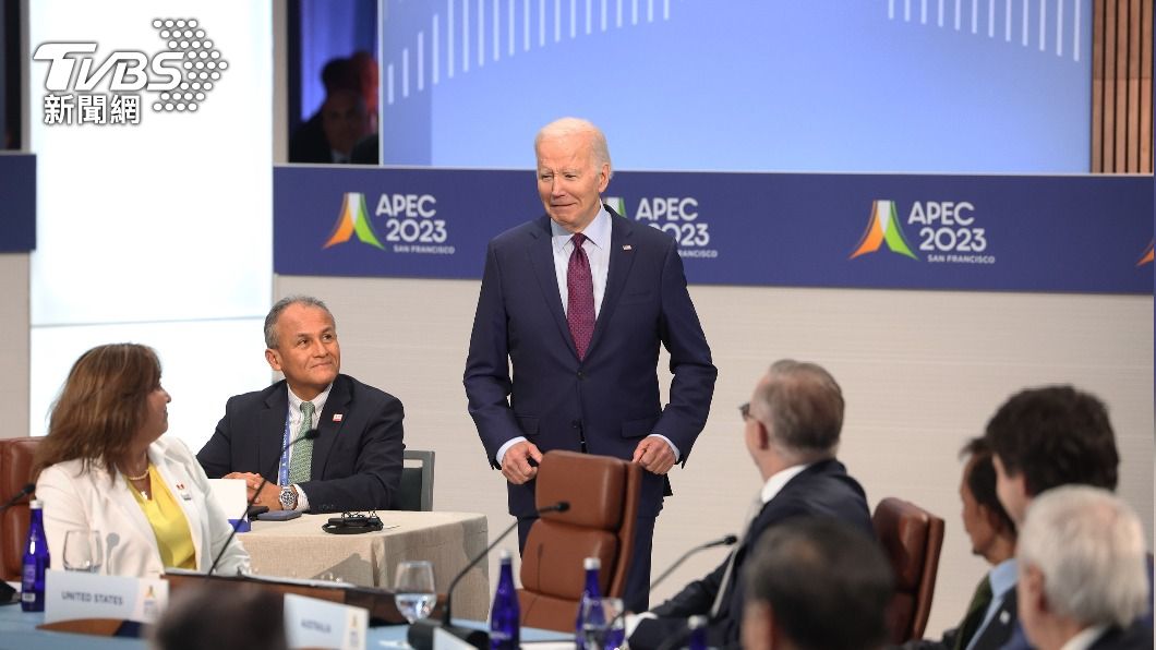 美國總統拜登主持APEC經濟領袖閉門會議。（圖／中央社）
