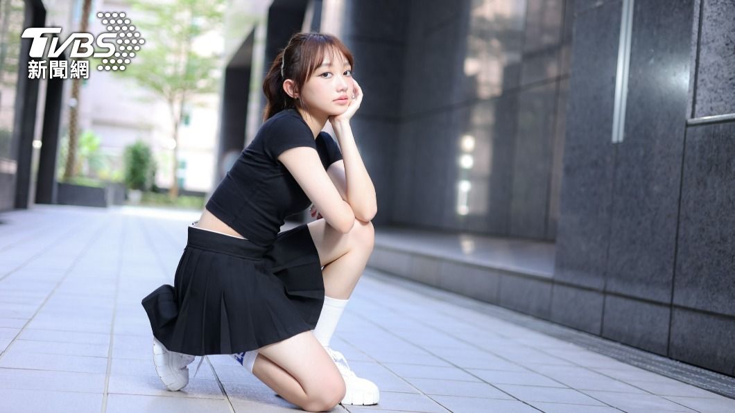 未來少女/音樂才女栩栩「5點起床通勤」兼顧課業 許願跟偶像周興哲合唱│TVBS新聞網
