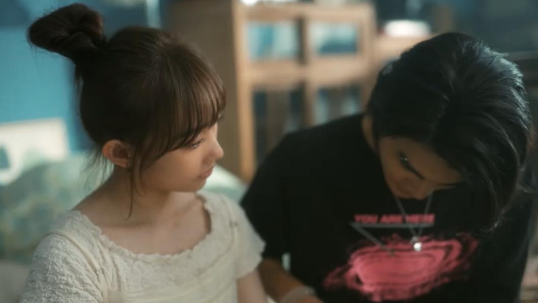 未來少女/音樂才女栩栩「5點起床通勤」兼顧課業 許願跟偶像周興哲合唱│TVBS新聞網