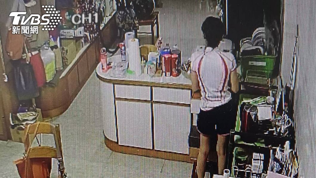 台南一名歐姓女看護觀察雇主家中成員作息後，開始分次竊取財物。（圖／TVBS）