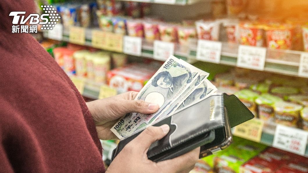 民生物資愈來愈貴，日本東武超市卻反而宣布降價活動，吸引眾多顧客上門。（示意圖／shutterstock達志影像）