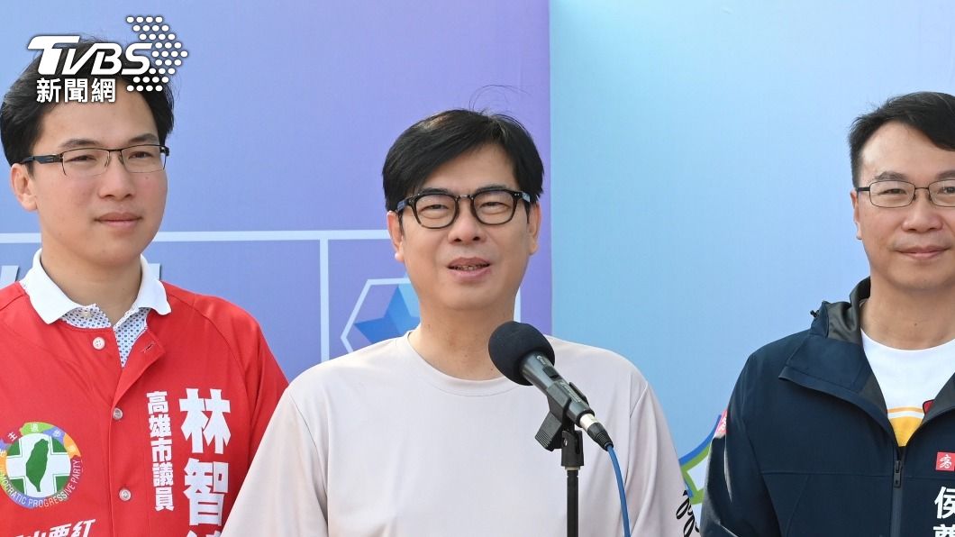 高雄市長陳其邁出席「2023高雄立式划槳繞標挑戰賽」活動。（圖／中央社）