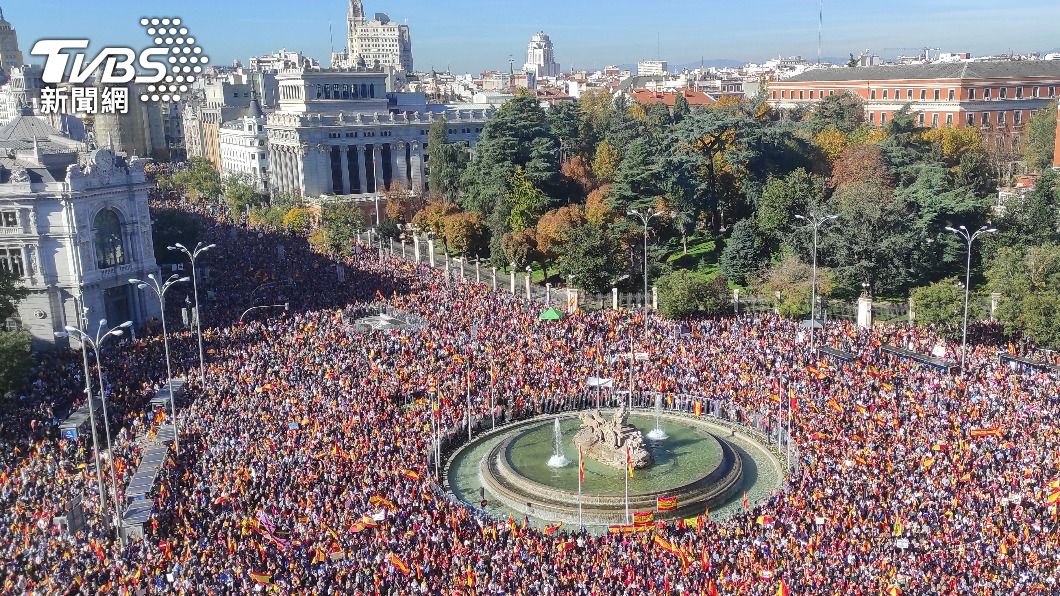 馬德里民眾上街遊行抗議。（圖／達志影像美聯社）