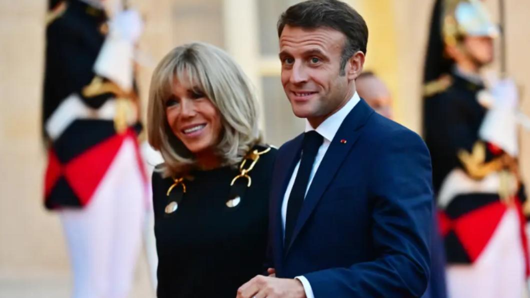 法國第一夫人碧姬（Brigitte Macron）與丈夫馬克宏（Emmanuel Macron）差25歲。（圖／翻攝自《紐約郵報》）