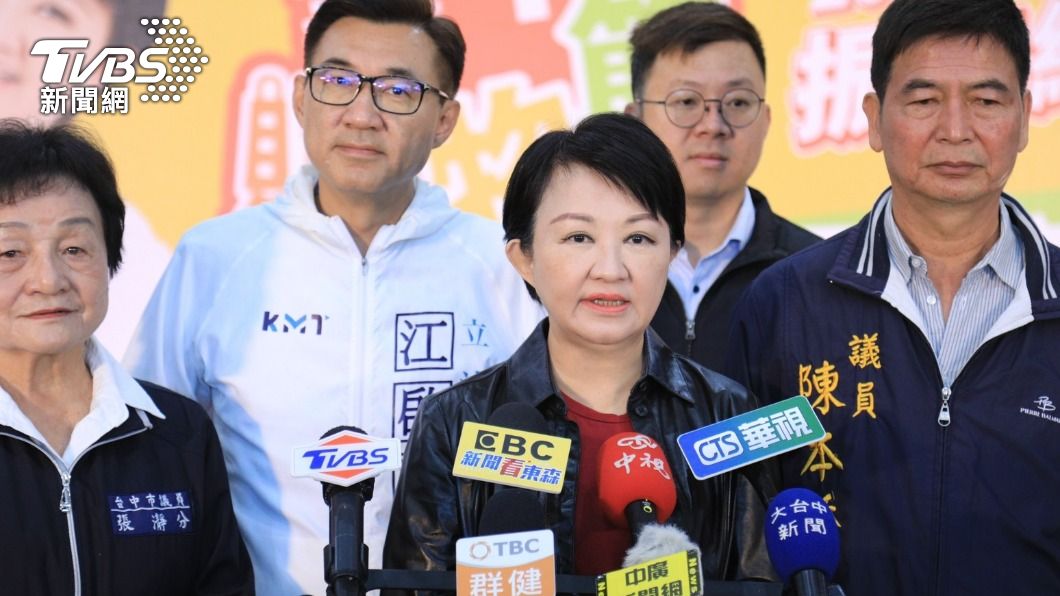 台中市長盧秀燕（中）對於不分區立委名單表示很滿意。（圖／TVBS）