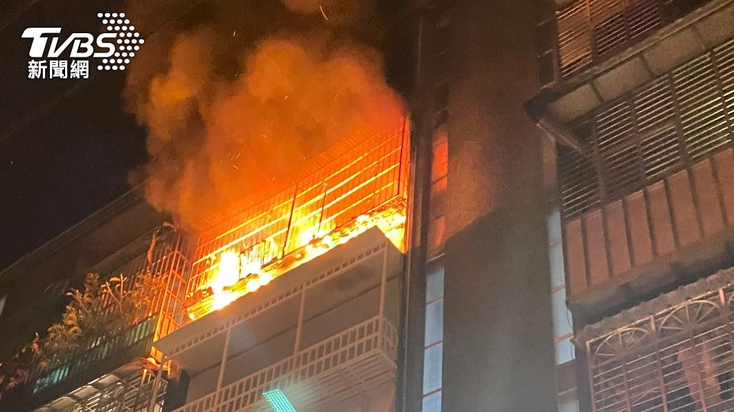 板橋民宅起火。（圖／民眾提供）