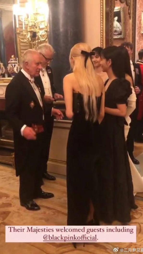 BLACKPINK與英王查理三世互動曝光。（圖／翻攝自二月夢見夏天微博）