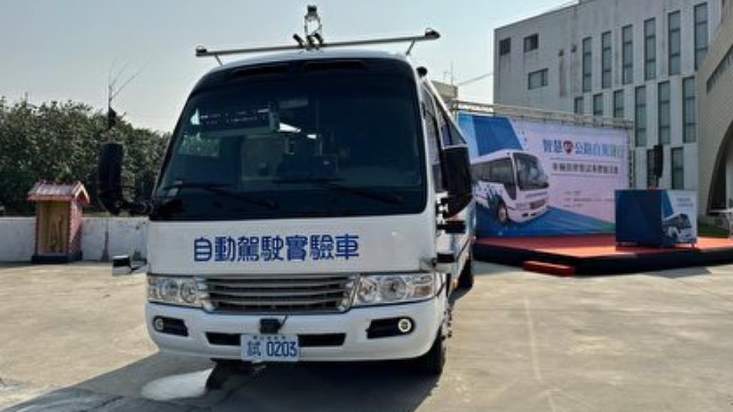 Taiwan’s first highway autonomous bus begins trials (Courtesy of Highway Bureau) Taiwan’s first highway autonomous bus hits road for testing