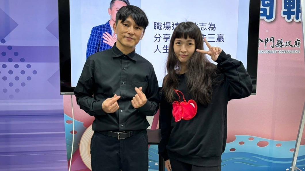 狄志為讚嘆28歲媽媽的創業精神。（圖／金門縣府建設處提供）