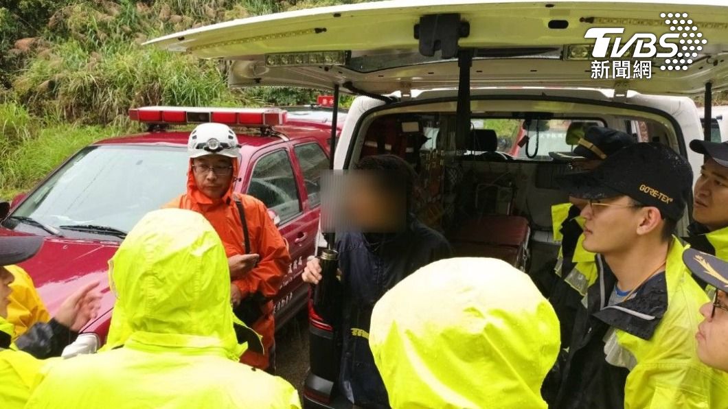 Australian woman rescued from Taiwan mountains (Courtesy of New Taipei City) Austrian woman rescued from Taiwan mountains