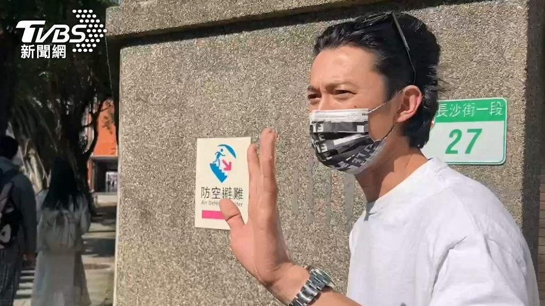 Actor Wu Kang-ren spotted at Taipei murder trial (TVBS News) Actor Wu Kang-ren spotted at Taipei murder trial
