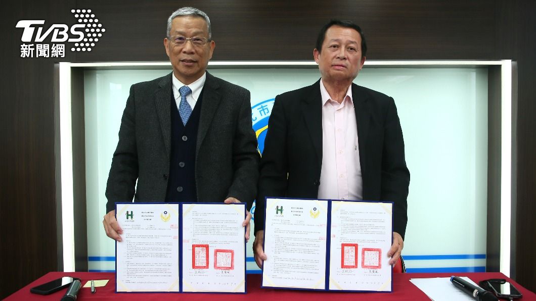 Taipei Fire Dept, Hospital sign MOU for rescue ops (TVBS News) Taipei Fire Department, hospital sign MOU for rescue ops