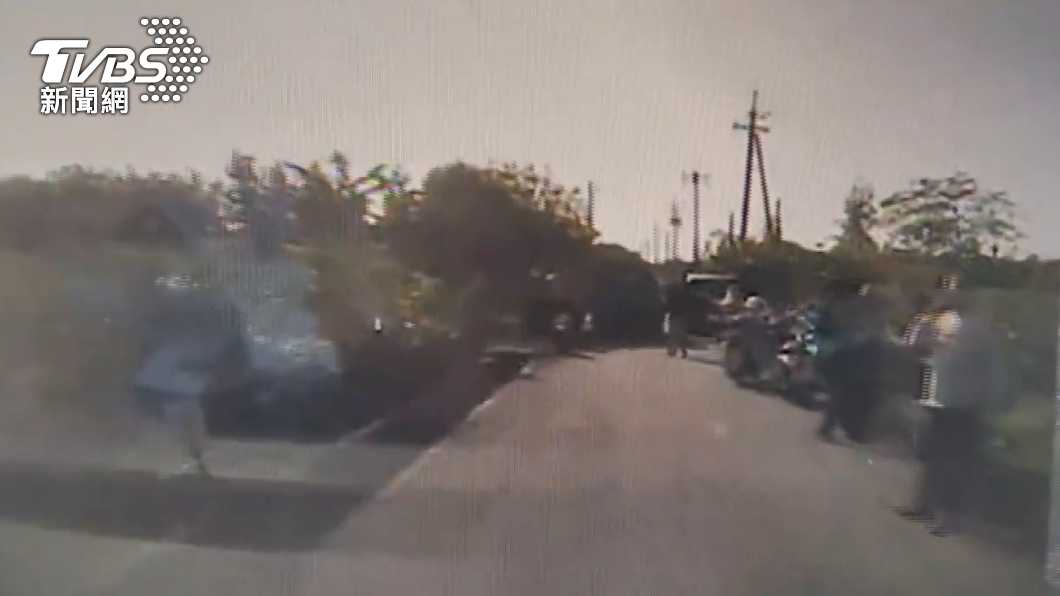 鄭女倒臥在血泊中。（圖／TVBS）