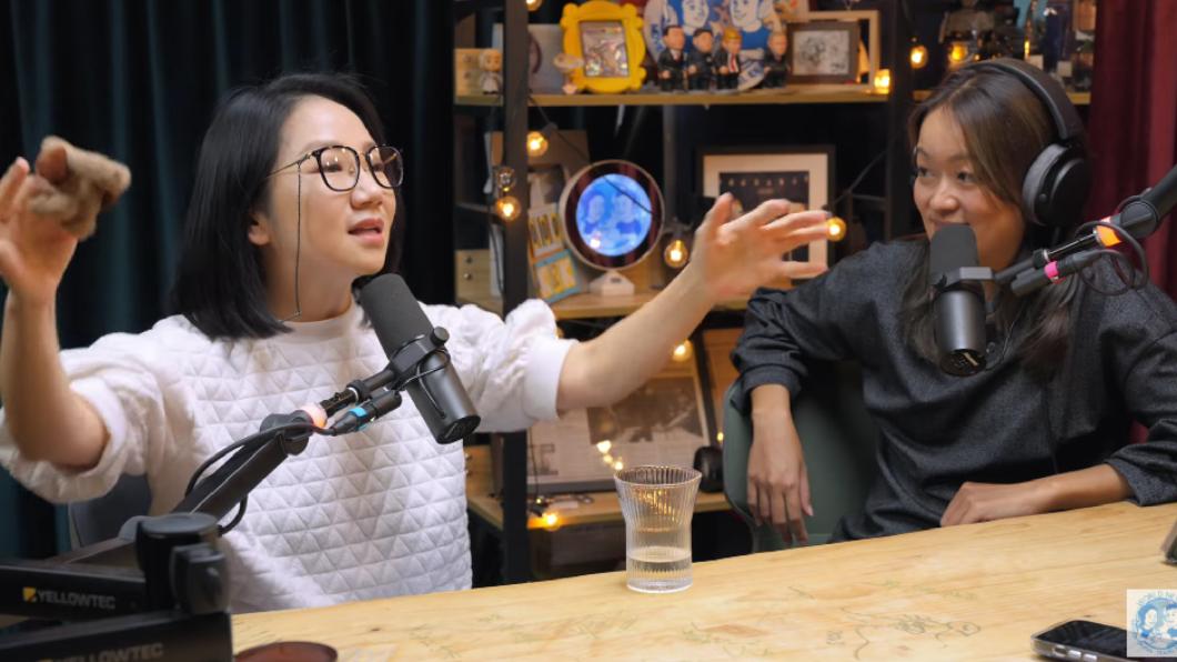 陶晶瑩（左）上百靈果的節目，和凱莉等人暢聊新媒體的狀況。（圖／翻攝自百靈果News YouTube）