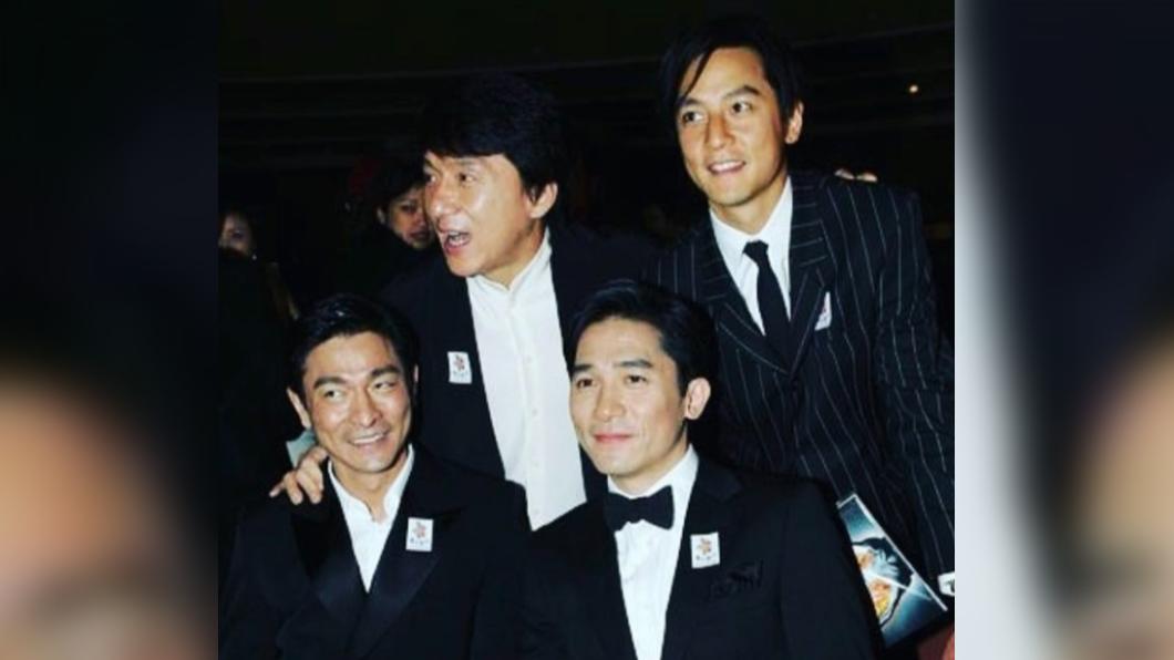 劉德華(左起)、成龍、梁朝偉和吳彥祖在活動上合影。(圖/翻攝自吳彥祖IG)