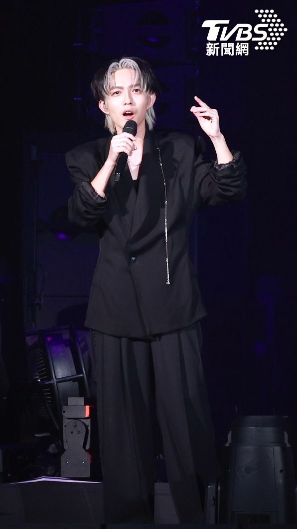 林宥嘉特地挑染白髮,以全新造型亮相。(圖/黃城碩攝)