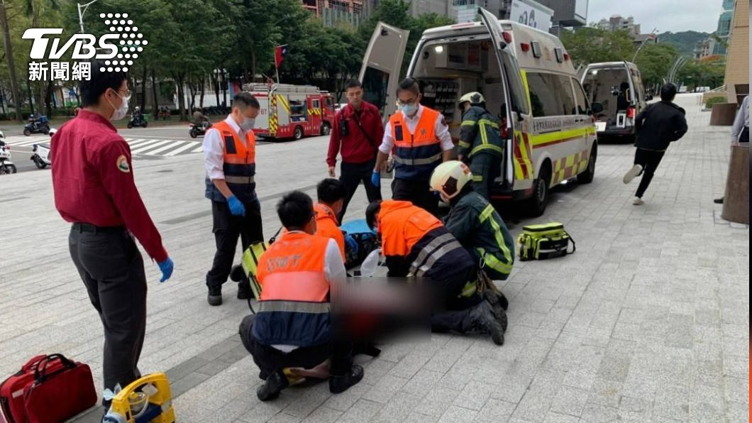 [新聞] 才到職1個月！台北市政府頂樓摔下 27歲女