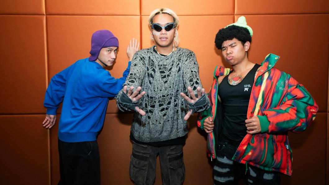 BEATDAY「台灣饒勒－饒炸比夫面」演唱會嘻哈登場，阿夫（左起）、阿跨面、比杰。（圖／HTC VIVE ORIGINALS提供）