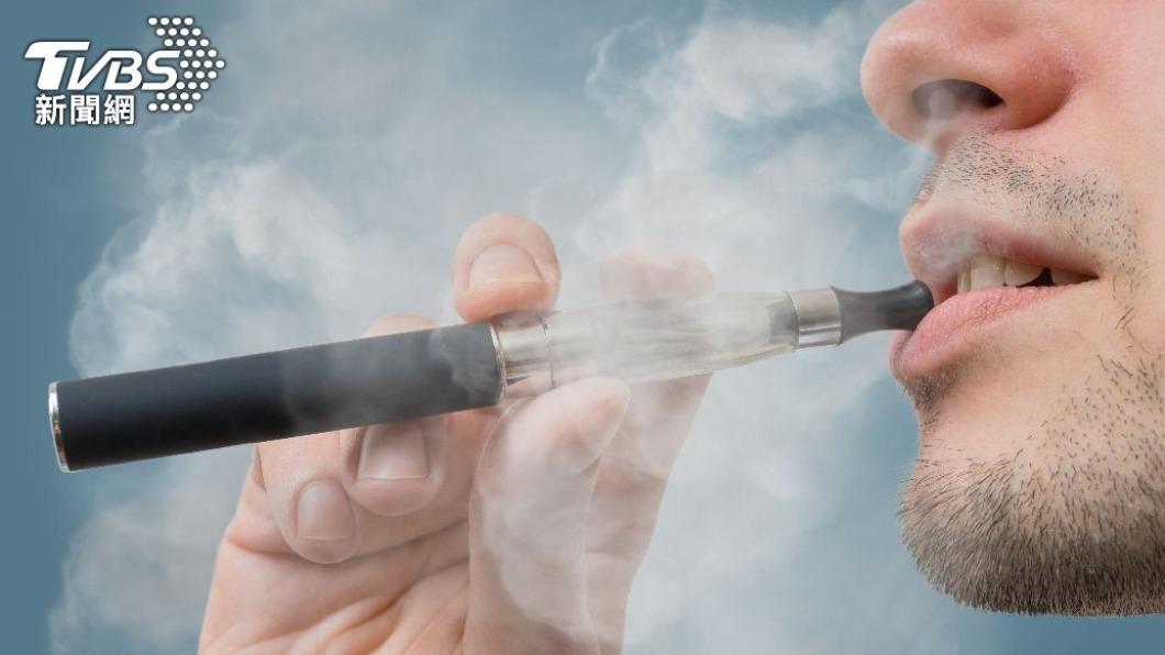 越來越多國際研究發現電子菸（e-cigarettes）對人體的危害多樣而全面。（示意圖／shutterstock 達志影像）