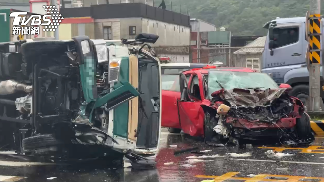 宜蘭蘇澳發生對撞車禍。（圖／TVBS）