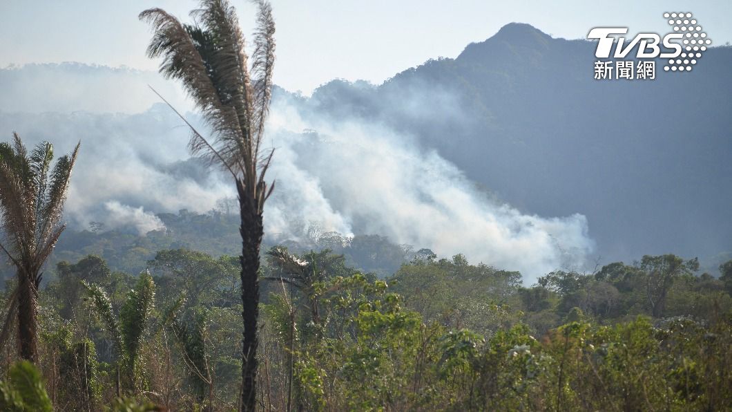 亞馬遜森林正遭受有史以來最嚴重乾旱，導致大火蔓延。（圖／達志影像路透社）