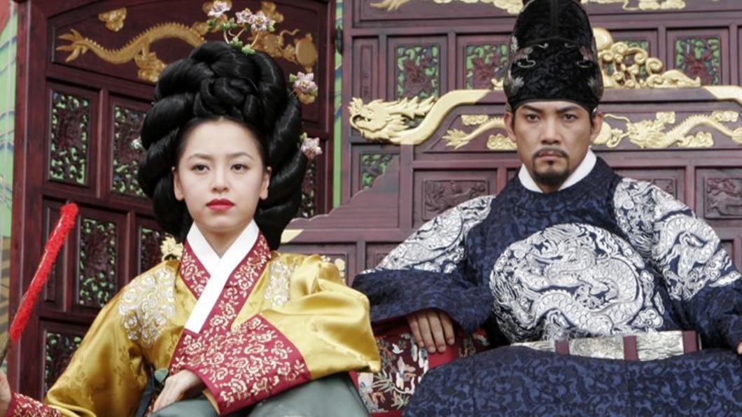 姜成妍（左）曾演出《王的男人》中的名妓「綠水」。（圖／翻攝自IMDb）