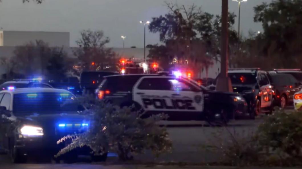 佛州Paddock購物中心驚爆槍擊案。（圖／翻攝自《CNN》）