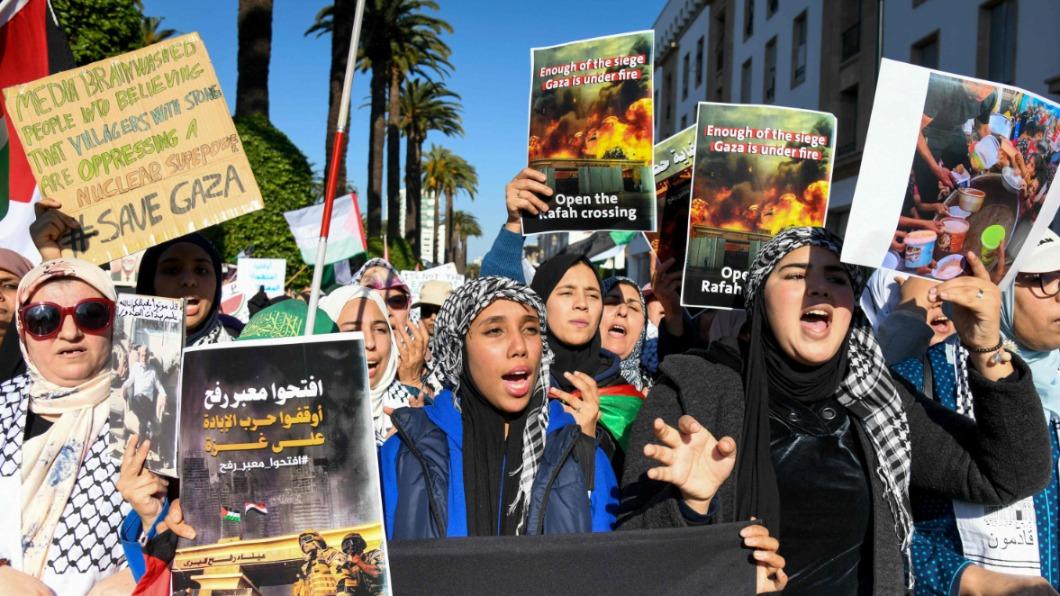 摩洛哥萬人上街遊行，支持巴勒斯坦。（圖／翻攝自@arabnews推特）