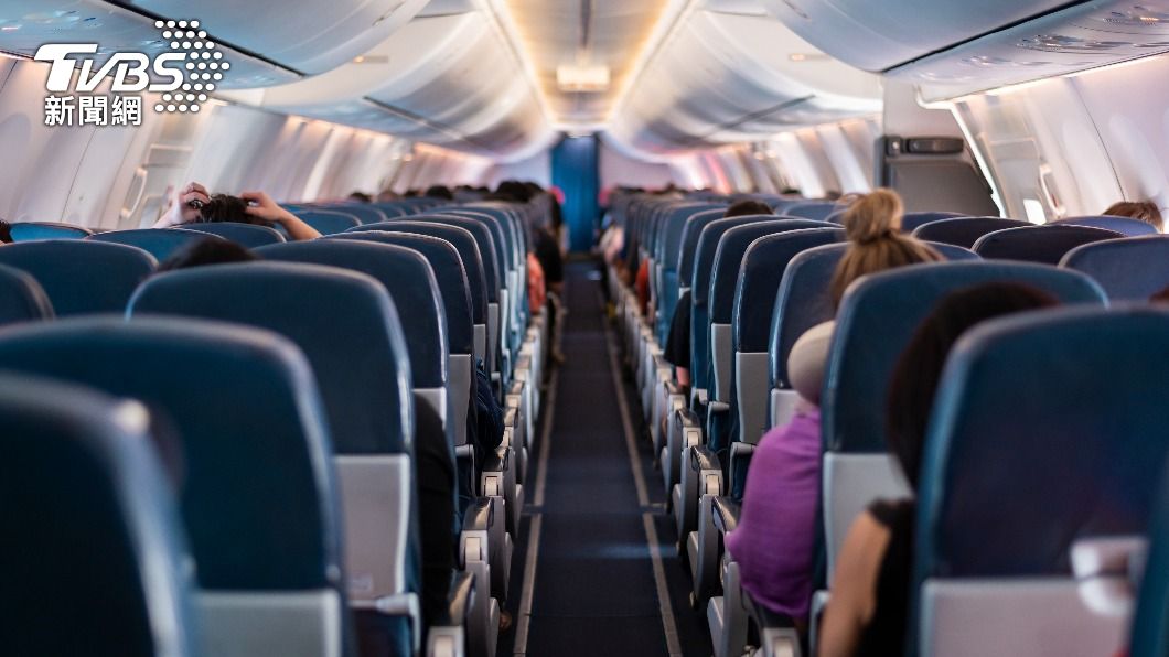 搭飛機時選擇座位可能影響自己染病的風險。（示意圖／達志影像shutterstock）