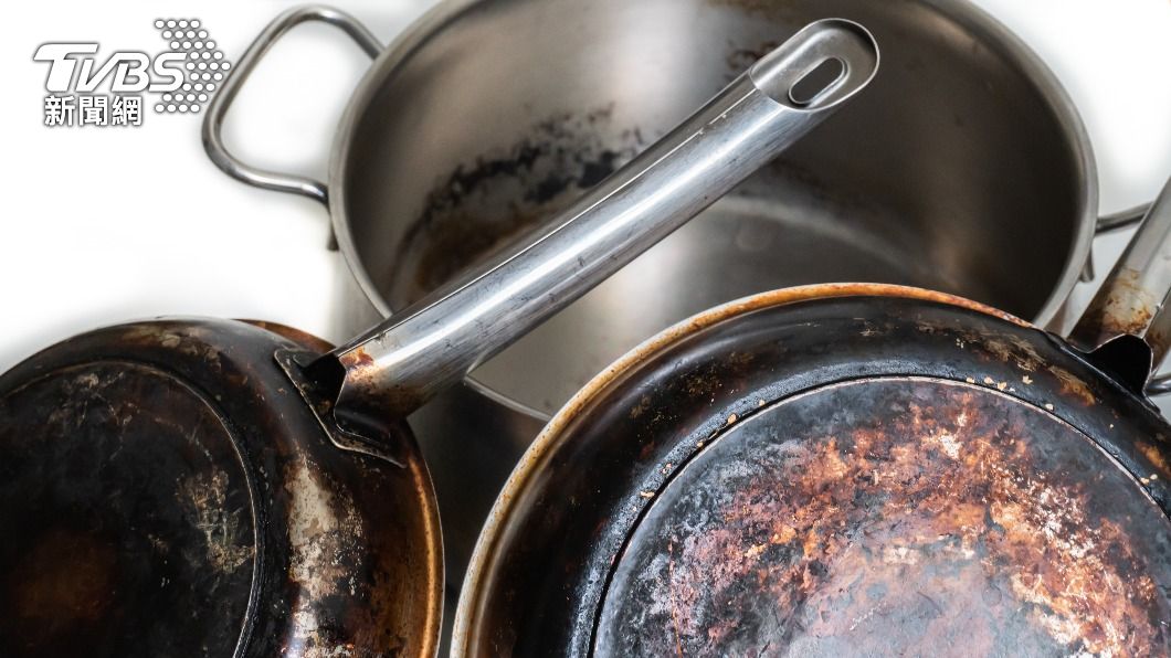 專家分享燒焦的鍋子如何刷得乾淨。（示意圖／shutterstock達志影像）