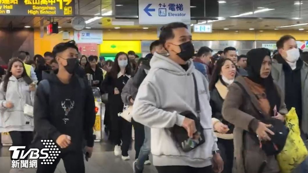 不少人跨年期間皆會長時間戴配隱形眼鏡。(示意圖/TVBS)