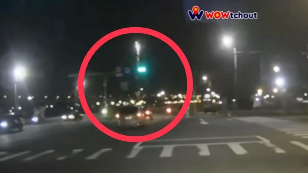 當下還有許多往來車輛。（圖／YouTube WoWtchout - 地圖型行車影像分享平台）