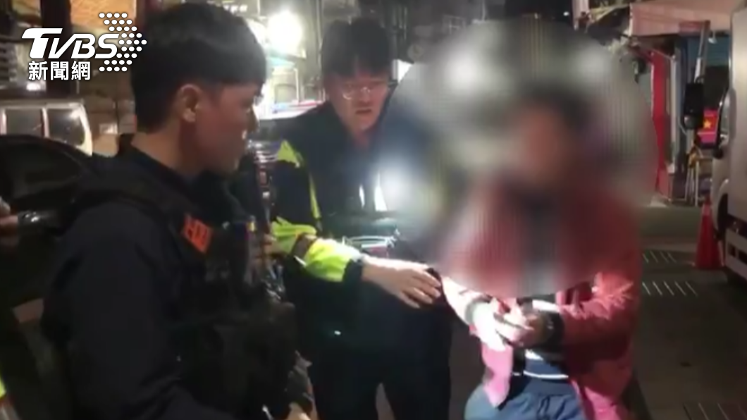警方通報攔截圍捕，成功攔下男友將他逮捕。（圖／TVBS）