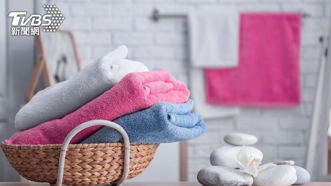 毛巾吸水有利各種菌類生長，若未定期清潔恐染病上身。（示意圖／shutterstock 達志影像）