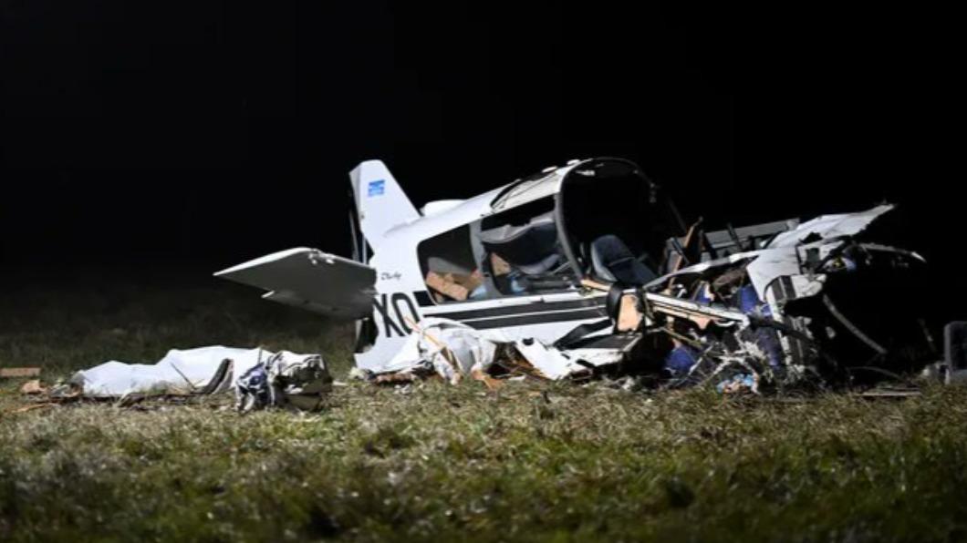 小飛機在法國中部墜機，機上兩人不幸身亡。（圖／翻攝自Ｘ@Montagne_Vichy）
