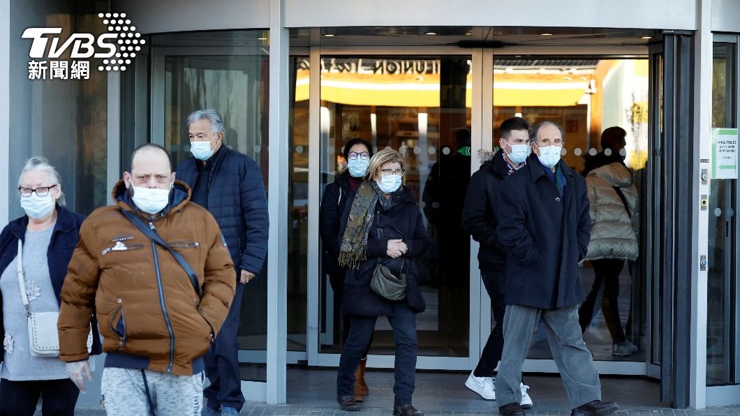 西班牙流感疫情嚴重，全國醫療院所將強制戴口罩。（圖／達志影像路透社）
