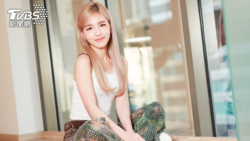 Jocelyn決定簽約出道時,爸媽仔細幫忙看合約內容,深怕她吃虧。(圖/趙世平攝)