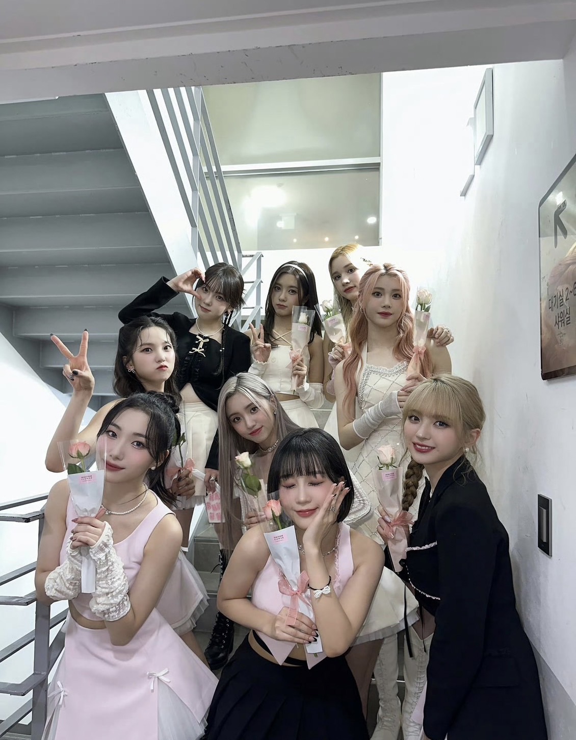 韓團Kep1er以出道曲主打歌〈WA DA DA〉開啟知名度。(圖/翻攝自微博)