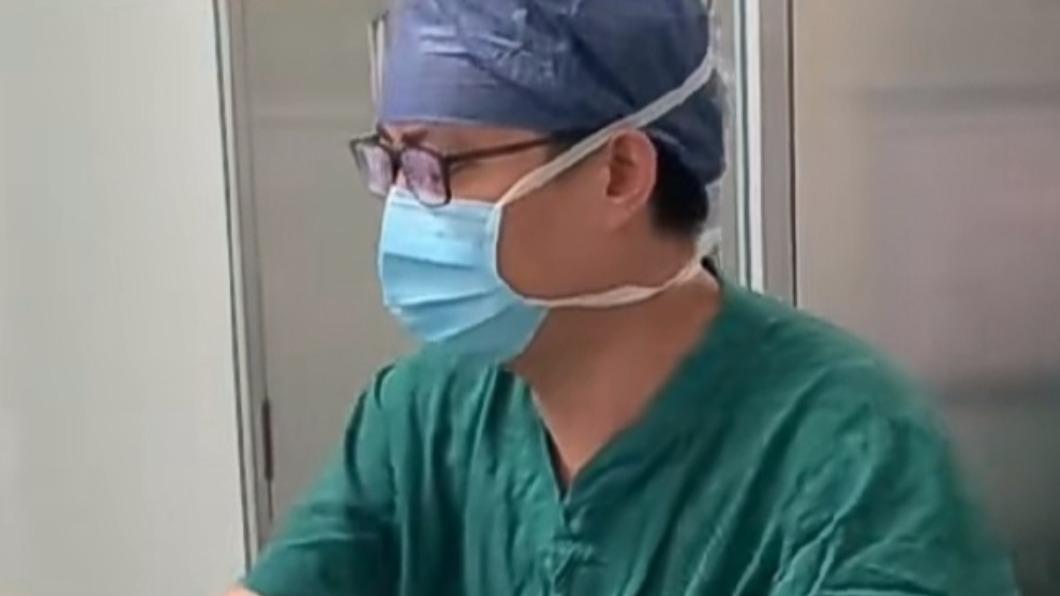 朱翔從事醫療工作已有20多年。(圖/翻攝自微博)