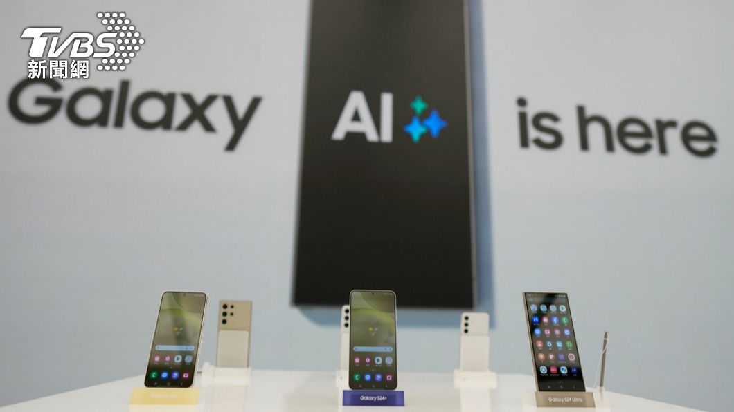 三星結合人工智慧，推出最新版Galaxy S24智慧手機，用戶未來可以即時通話翻譯。（圖／達志影像美聯社）
