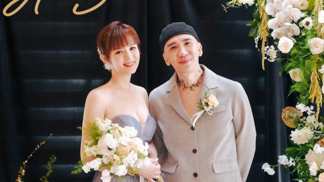 作家H和陳珮甄結婚。（圖／作家Ｈ臉書）