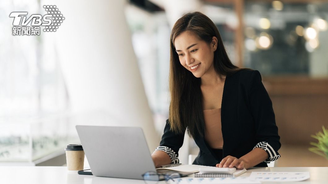 網友感嘆文組只能靠公職翻身。（示意圖／shutterstock達志影像）