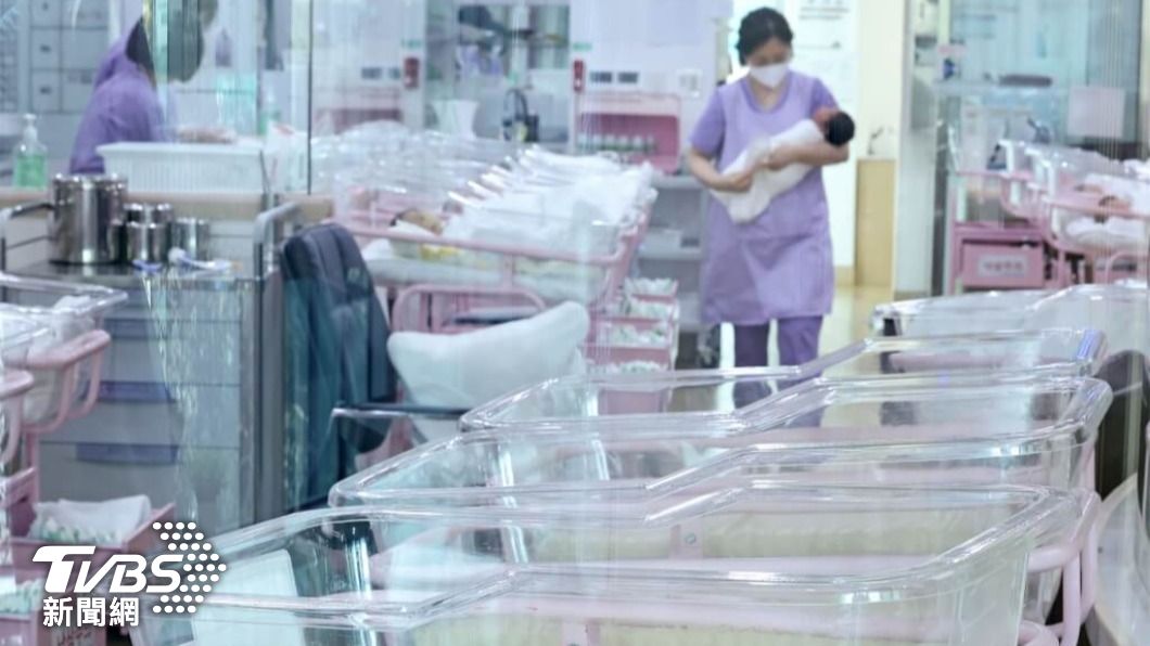去年12月韓國首爾某間產後護理中心空蕩蕩的新生兒室。（圖／中央社）
