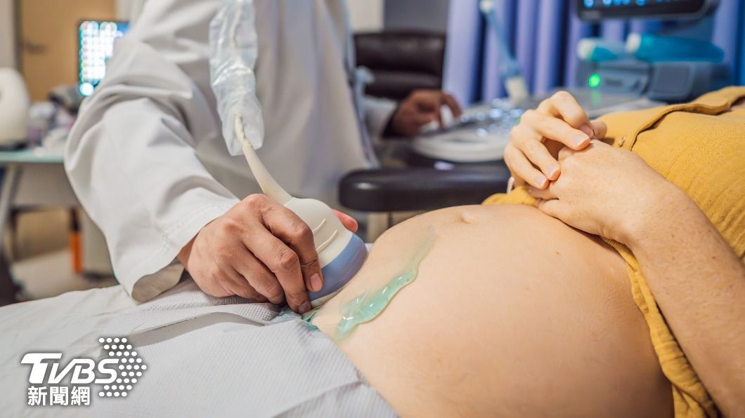 義大利發生極特殊案例，女子在完成變性前發覺自己懷孕。（示意圖／達志影像Shutterstock）