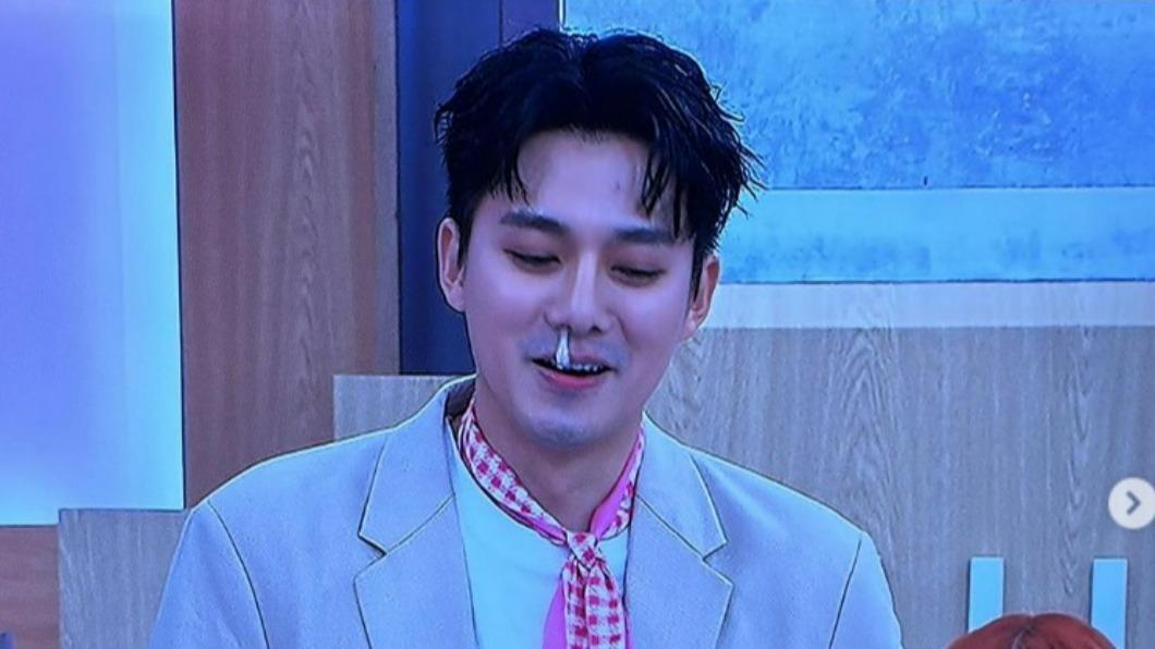 李唯楓錄影期間鼻涕噴出，笑翻眾人。（圖／翻攝自李唯楓臉書）