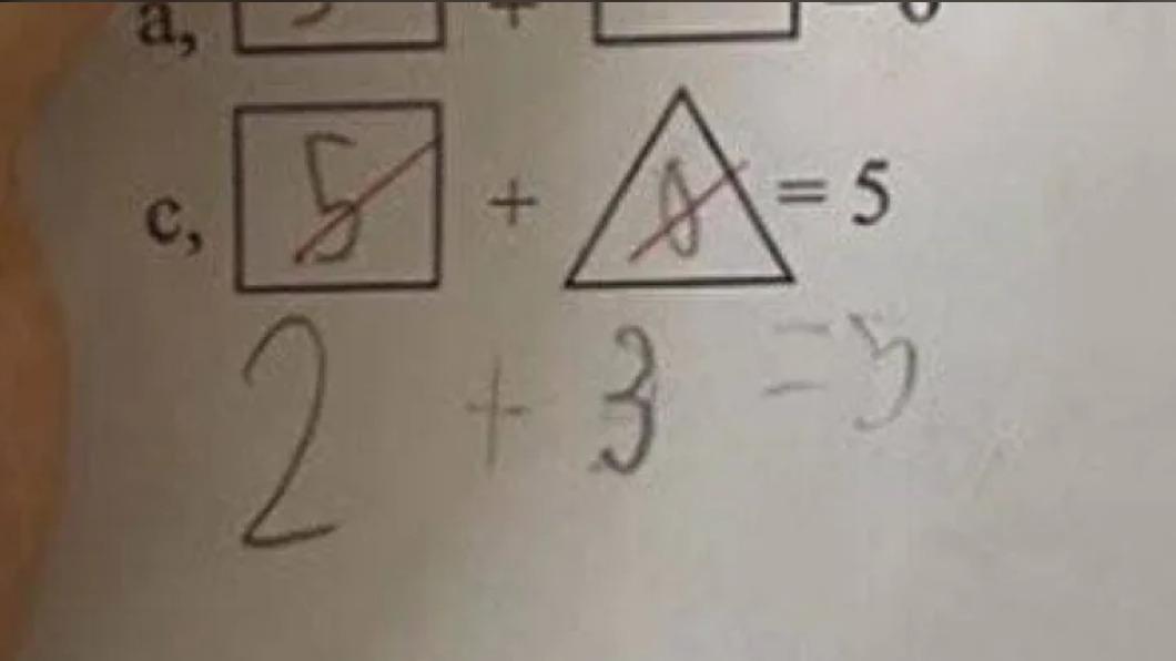 「5+0=5」被老師劃錯。（圖／翻攝自phunuphapluat）