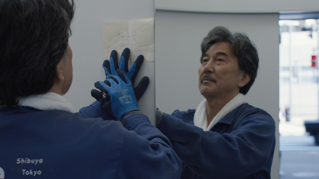 日本傳奇影帝役所廣司在《我的完美日常》中化身東京公廁清潔職人。（圖／甲上娛樂提供）