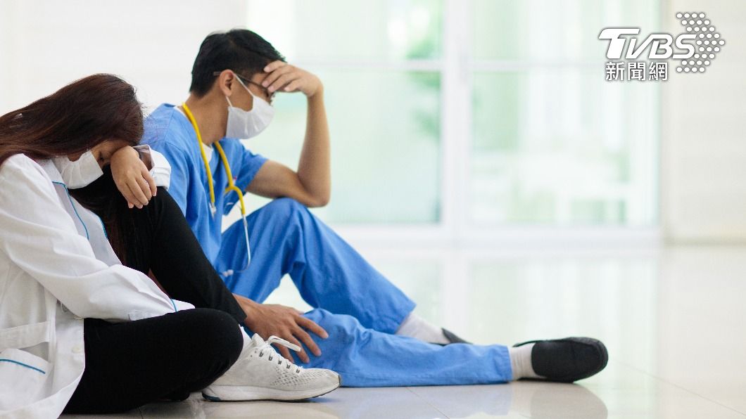 Fmr. hospital dir. urges salary hike for medical staff (Shutterstock) Fmr. hospital dir. urges salary hike for medical staff