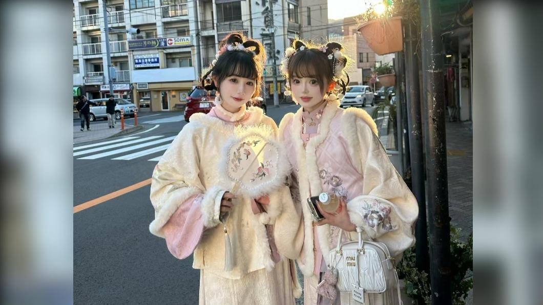 大陸網紅發文分享，自己在日本街頭穿著漢服。（圖／翻攝自小紅書）